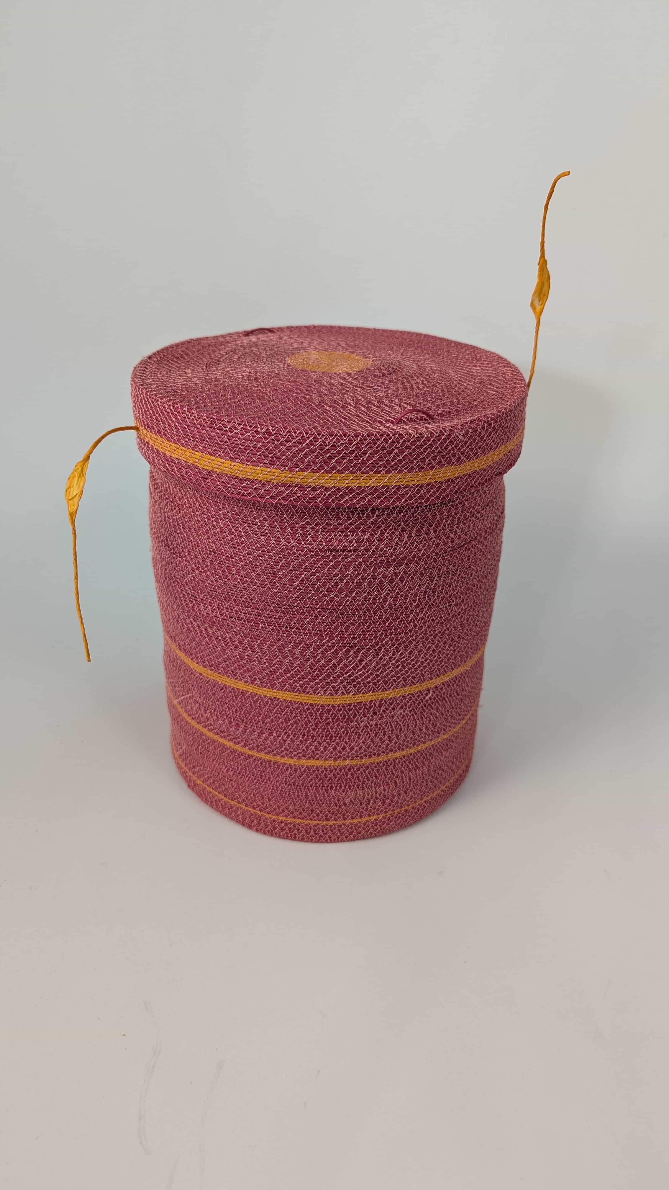 Urne "esperanza" – Handgefertigte Papiergarn-Urne von Donata Oppermann